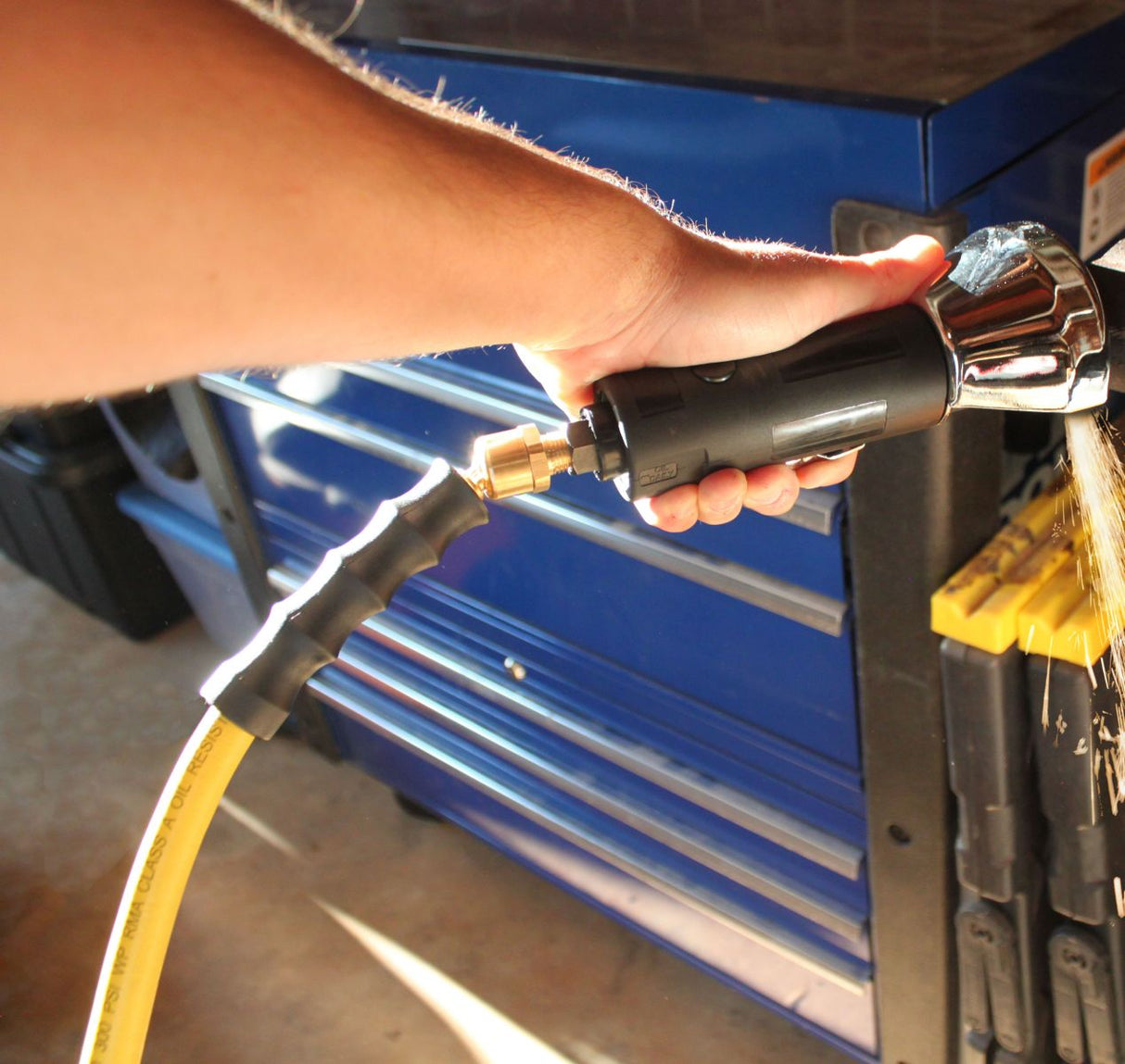 OilShield Rubber Air Hose Assembly 3/8" X 05'- 3/8" Male-NPT, 300 PSI, Nitrile Class A